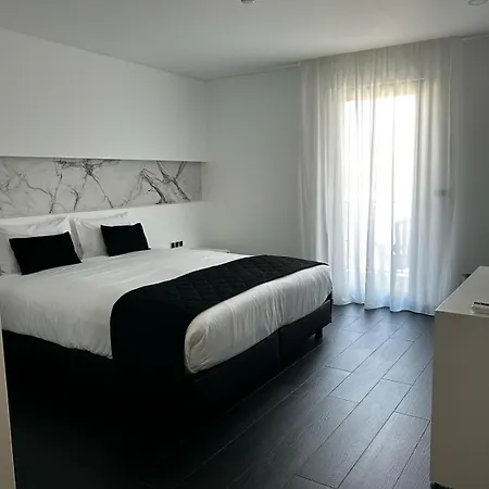 The Rock Pensión 3*