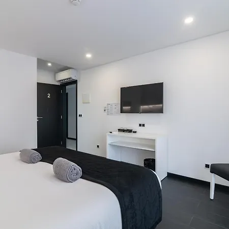 The Rock Гостевой дом Понта-Делгада