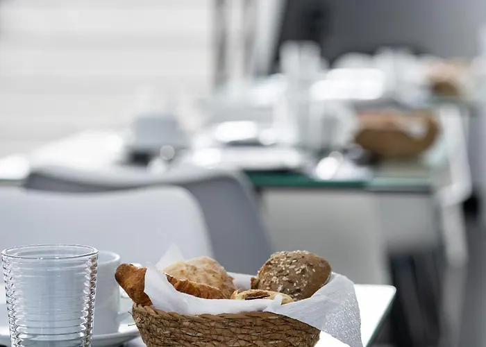 Πανσιόν The Rock 3*